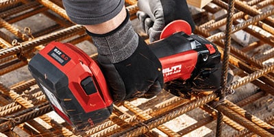 喜利得電池?fù)碛袕?qiáng)化的電池外殼以保護(hù)其不受損害